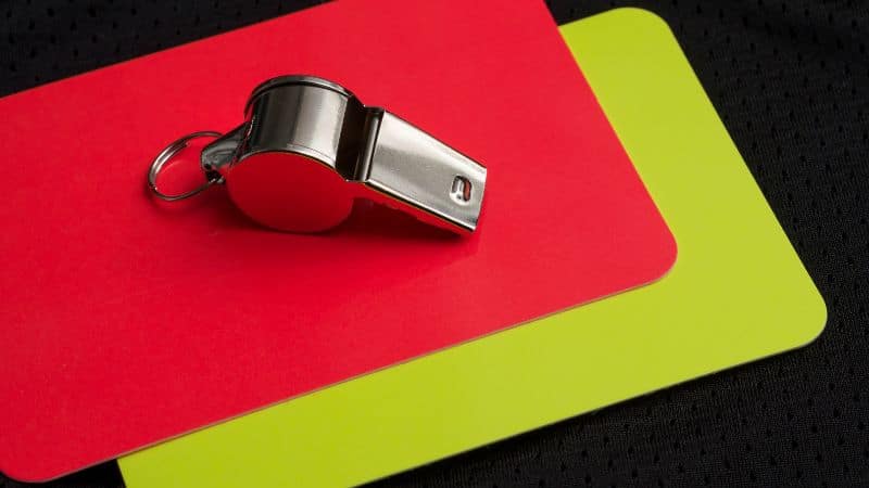 Không nên soi kèo thẻ phạt dựa theo cảm tính