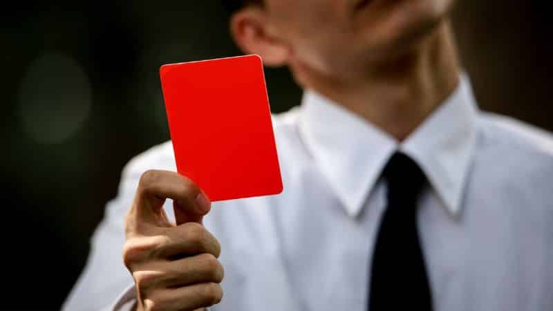 Hãy kết hợp nhiều yếu tố khi chơi kèo thẻ phạt